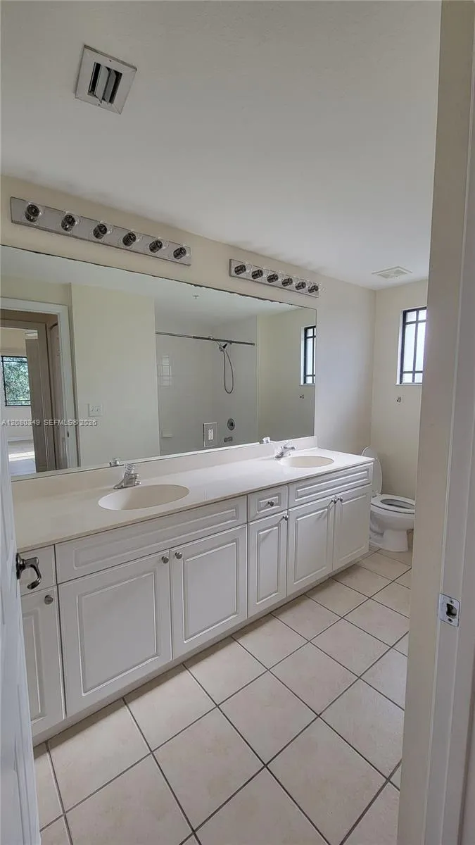 3018 Alcazar Pl #303 Palm Beach Gardens, FL 33410