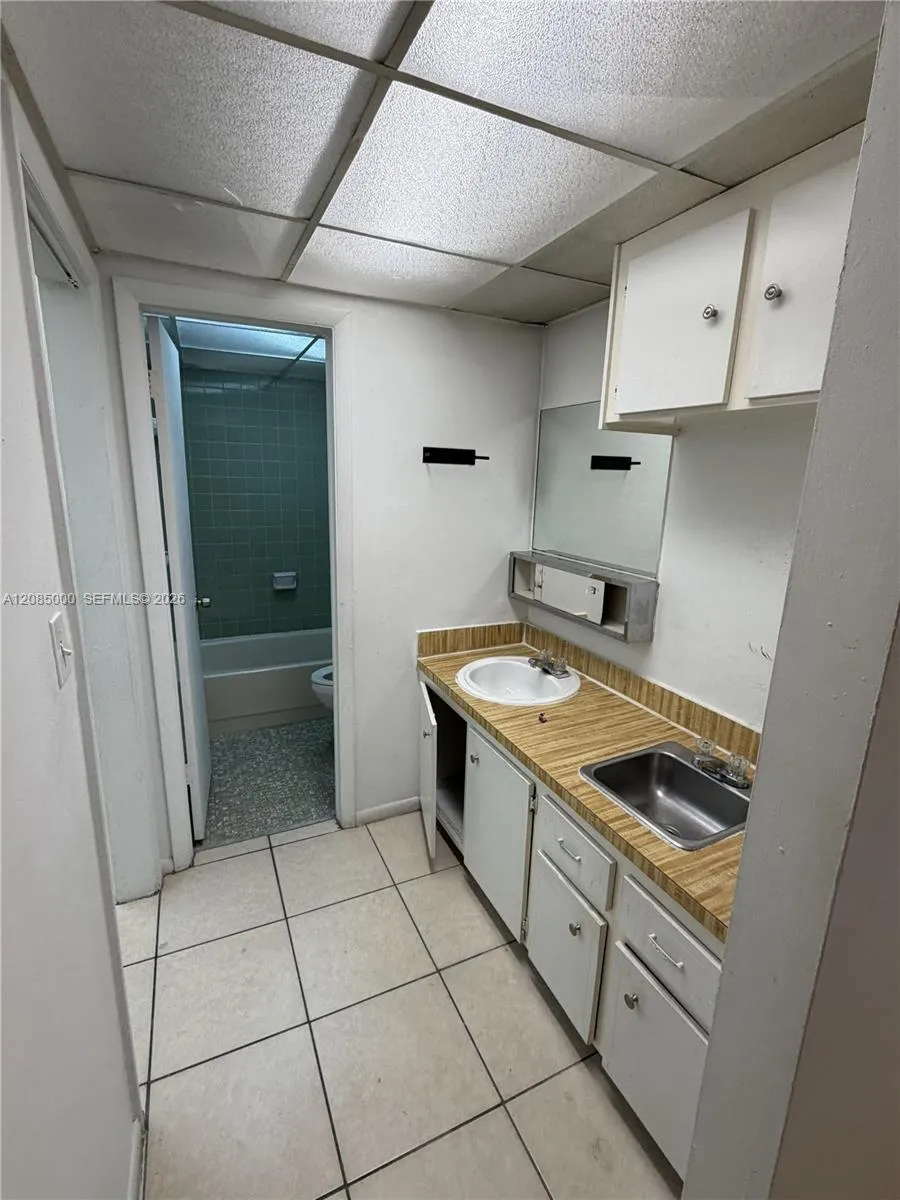 7010 NW 186th St #5-121A Hialeah, FL 33015
