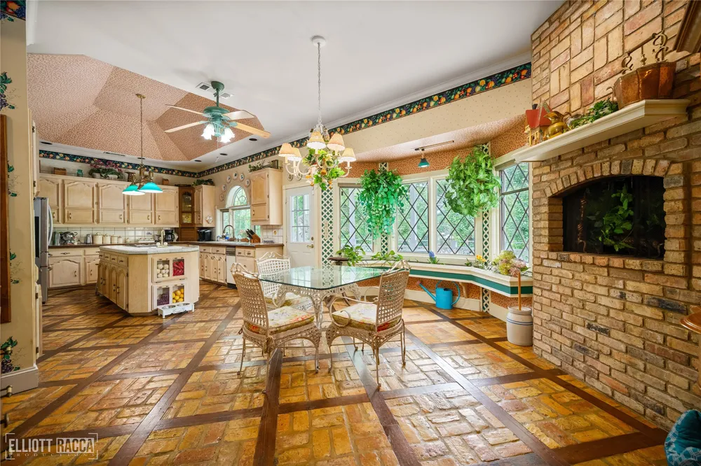 1005 Orange Many, LA 71449