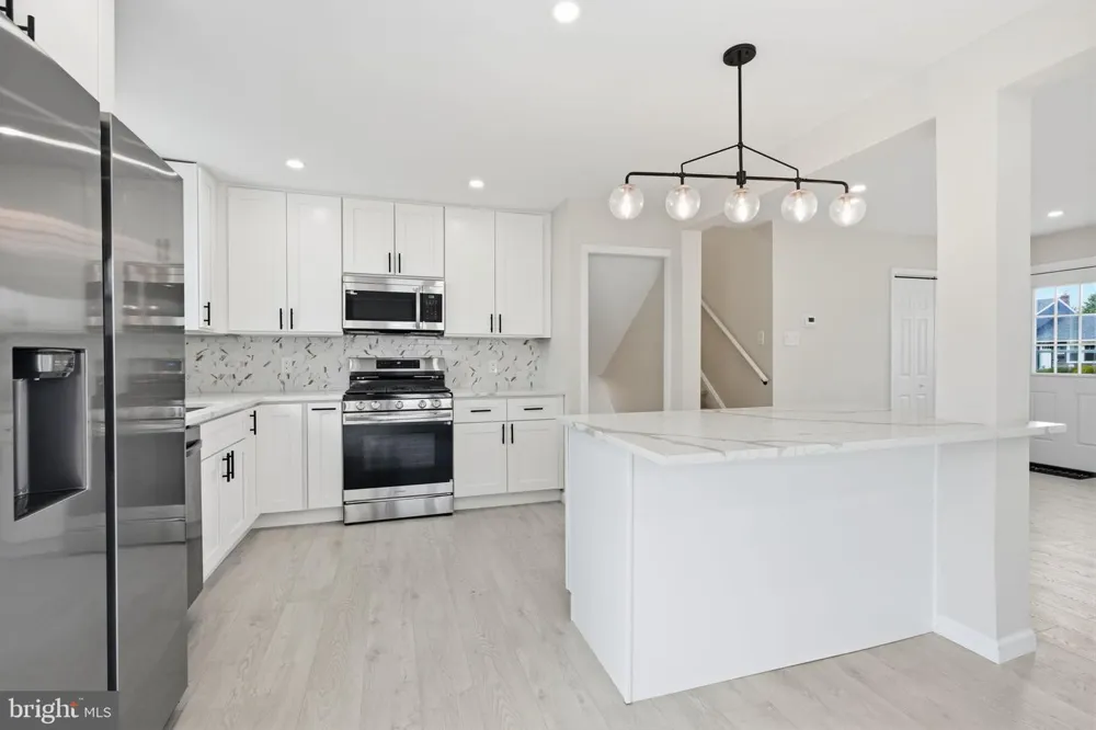 993 RIVIERA ROAD Warminster, PA 18974