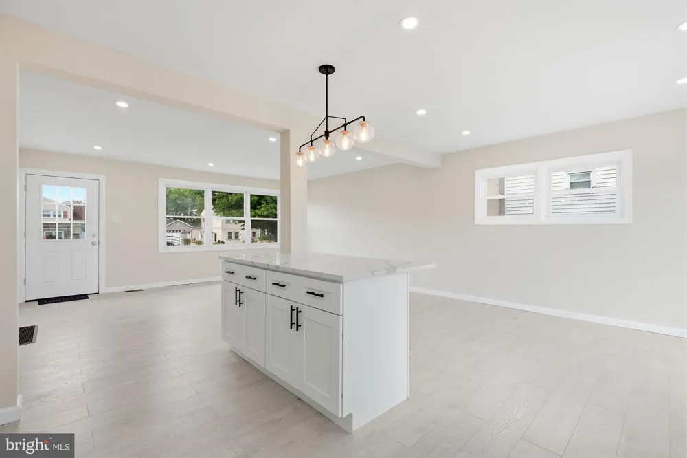 993 RIVIERA ROAD Warminster, PA 18974