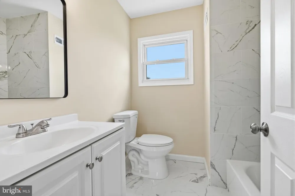 993 RIVIERA ROAD Warminster, PA 18974