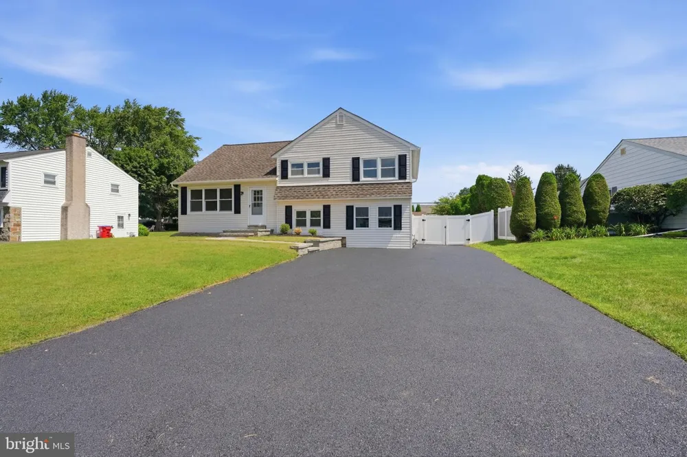 993 RIVIERA ROAD Warminster, PA 18974