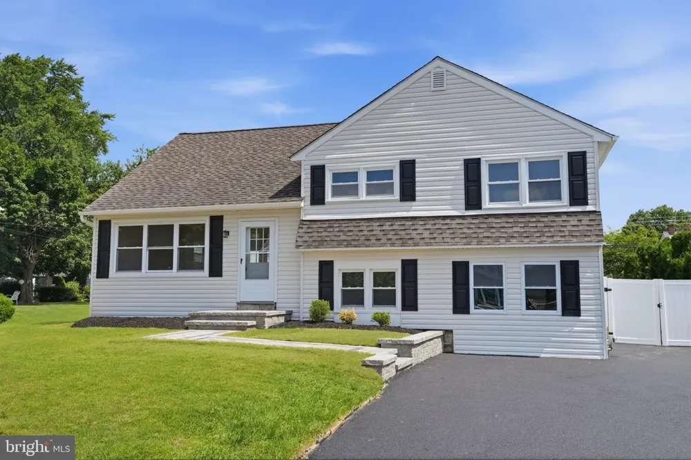 993 RIVIERA ROAD Warminster, PA 18974