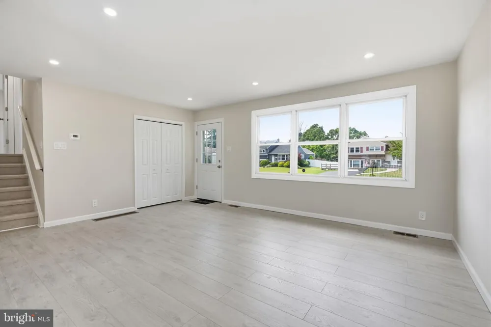 993 RIVIERA ROAD Warminster, PA 18974