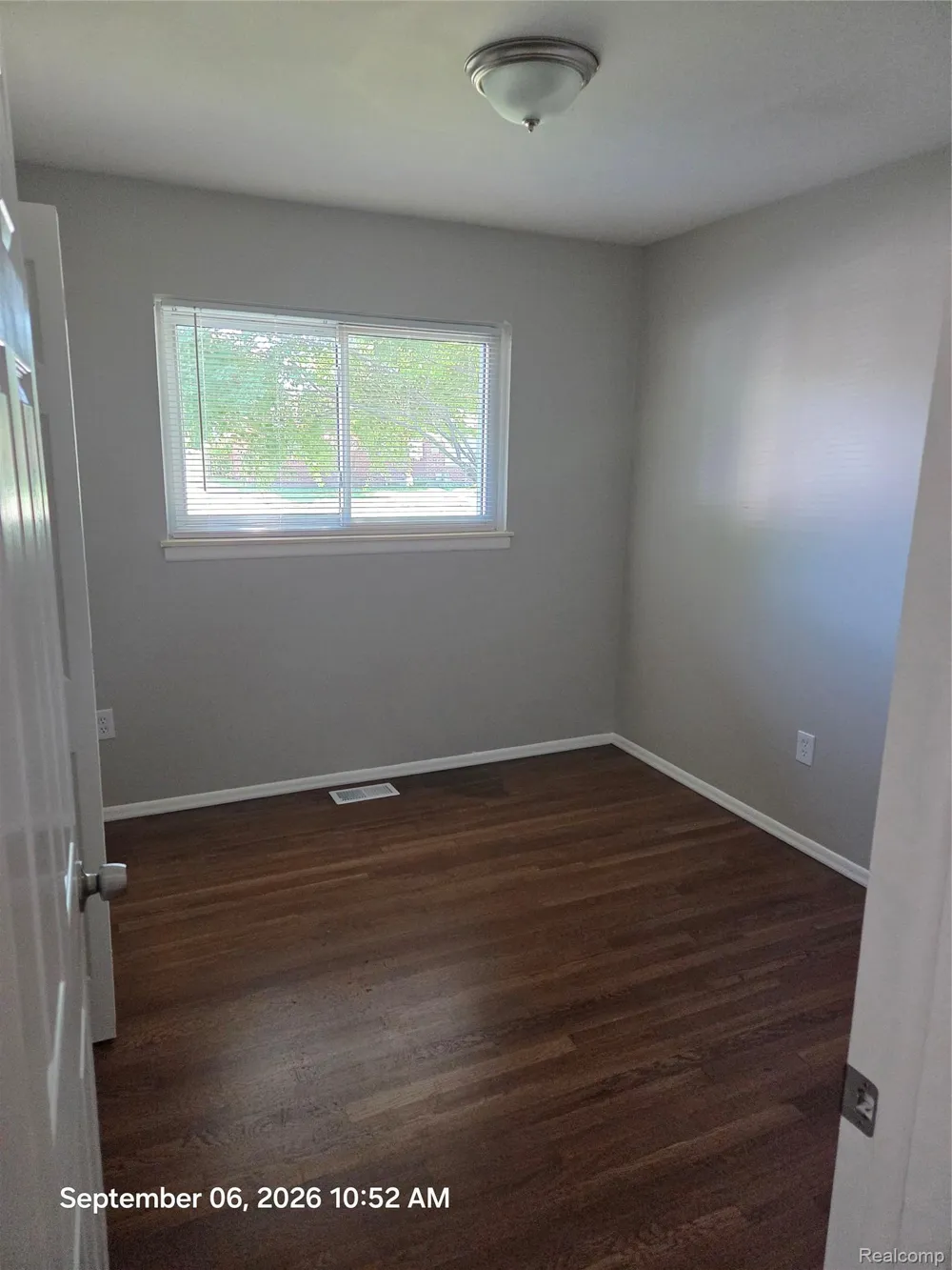 29651 Fairfield Drive Warren City, MI 48088