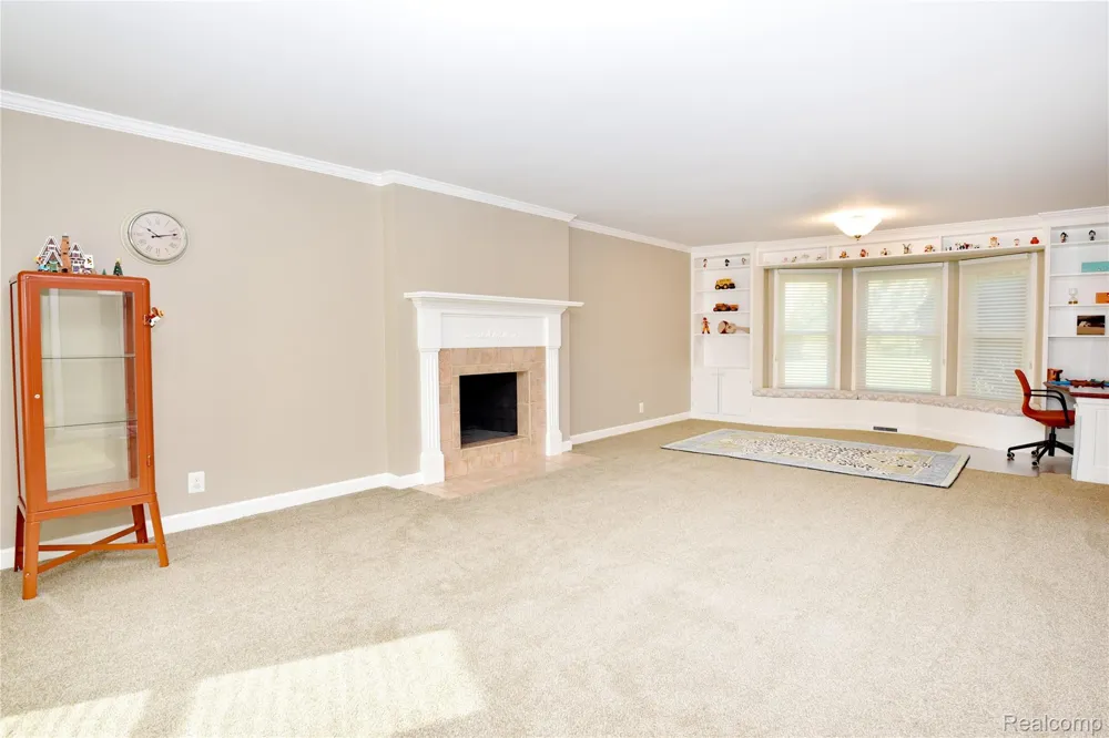 1325 Royal Crescent Street Rochester Hills City, MI 48306