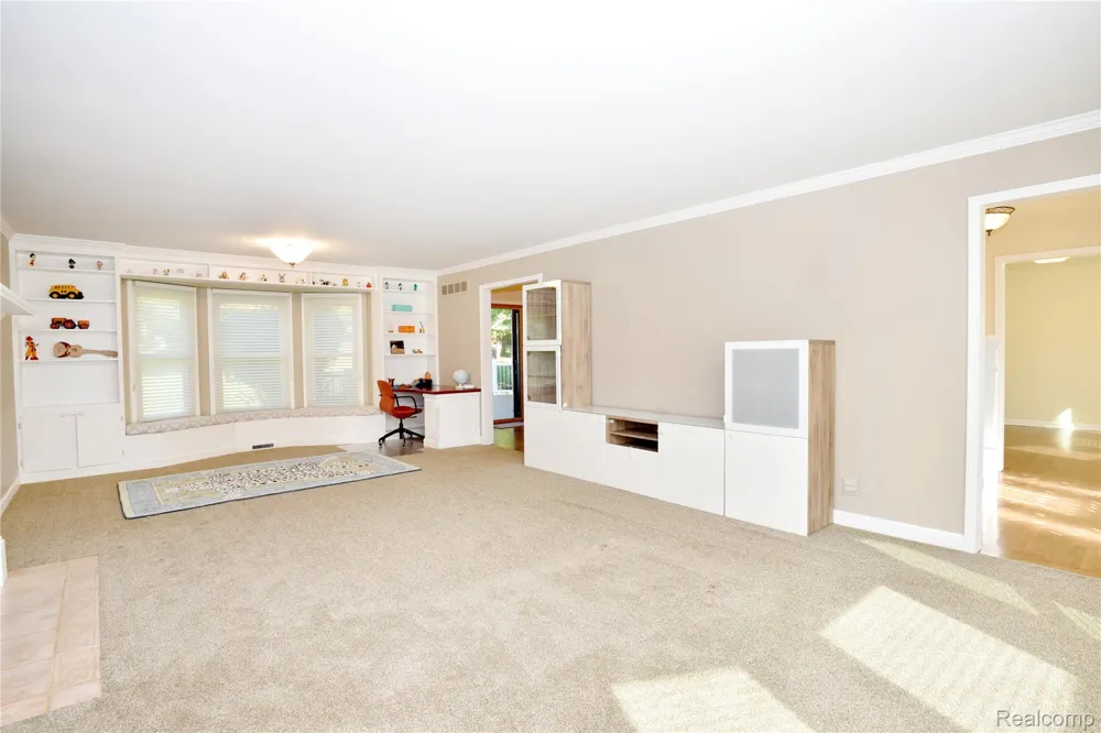 1325 Royal Crescent Street Rochester Hills City, MI 48306