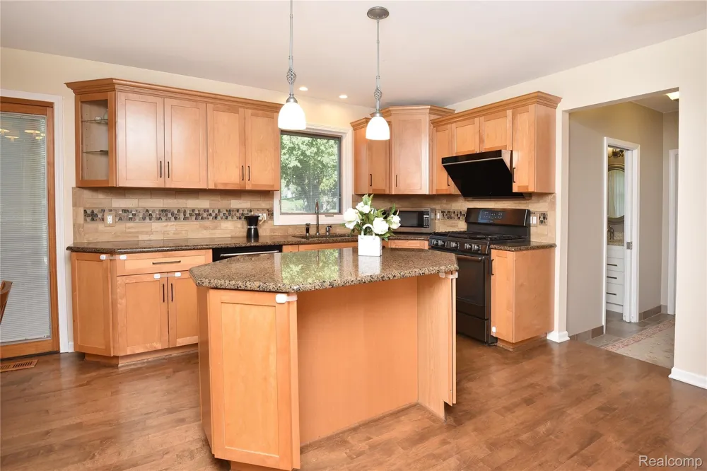 1325 Royal Crescent Street Rochester Hills City, MI 48306