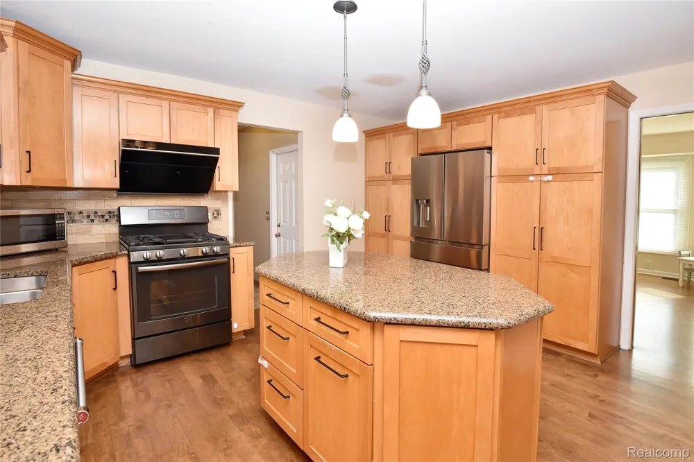 1325 Royal Crescent Street Rochester Hills City, MI 48306