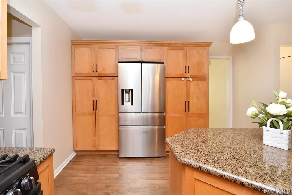1325 Royal Crescent Street Rochester Hills City, MI 48306