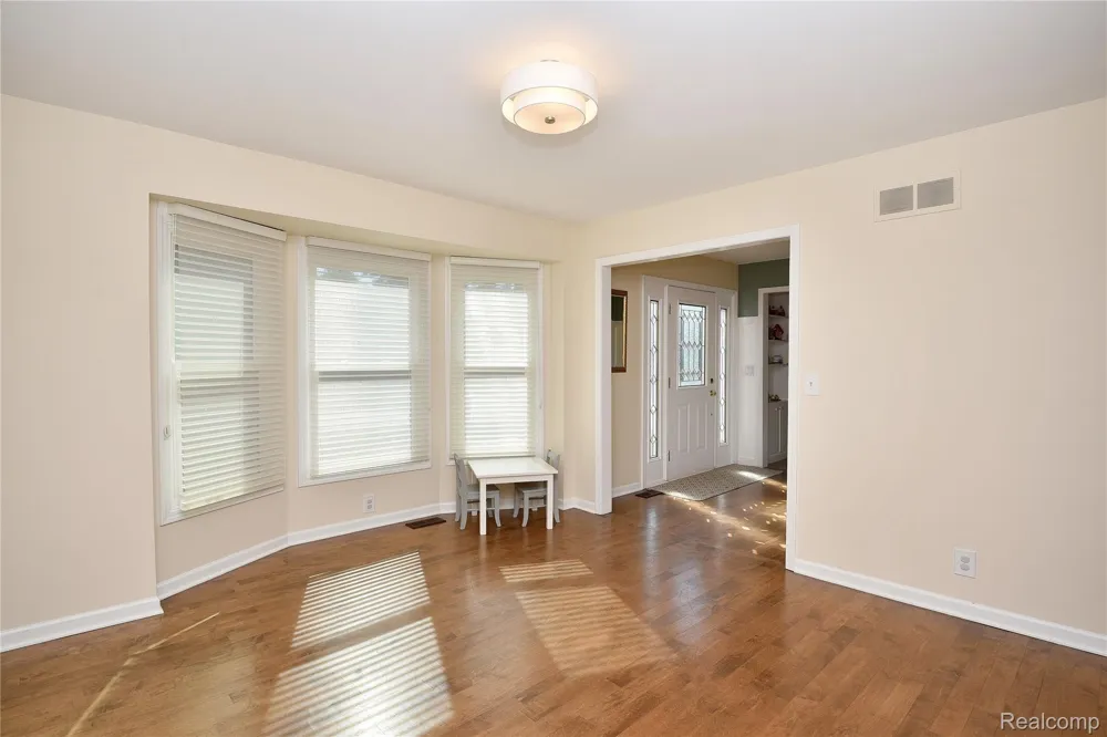 1325 Royal Crescent Street Rochester Hills City, MI 48306