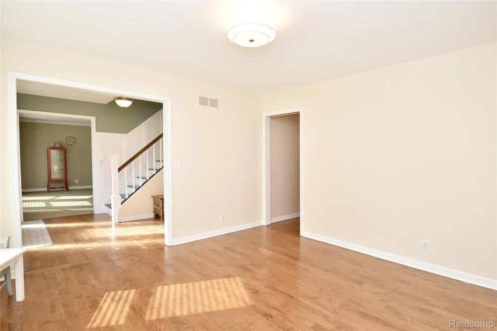 1325 Royal Crescent Street Rochester Hills City, MI 48306