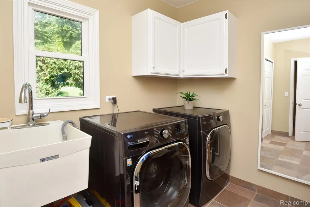 1325 Royal Crescent Street Rochester Hills City, MI 48306