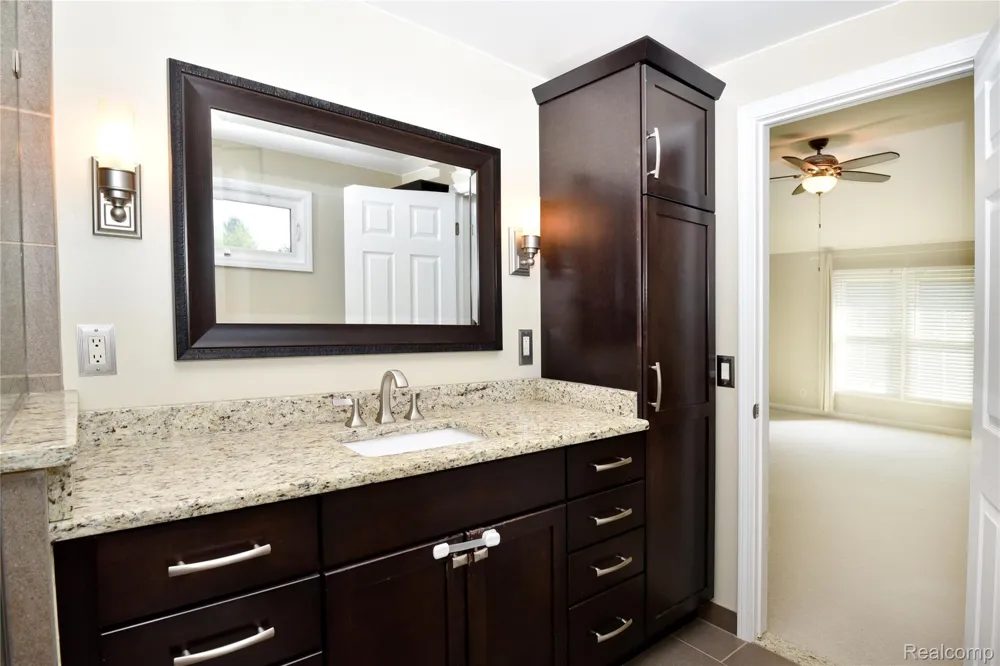 1325 Royal Crescent Street Rochester Hills City, MI 48306