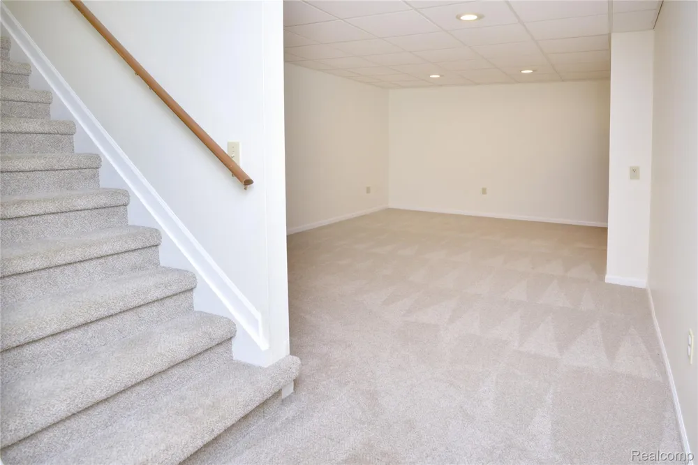 1325 Royal Crescent Street Rochester Hills City, MI 48306