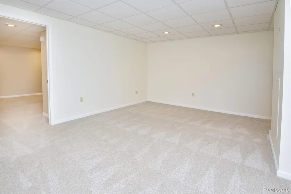 1325 Royal Crescent Street Rochester Hills City, MI 48306