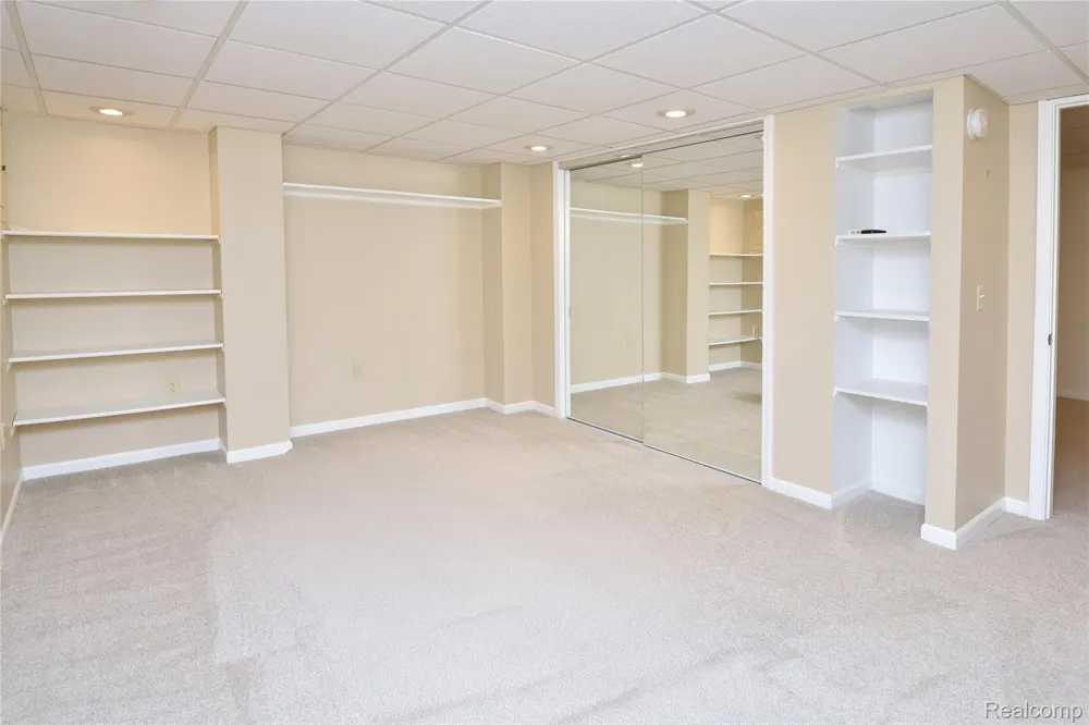1325 Royal Crescent Street Rochester Hills City, MI 48306