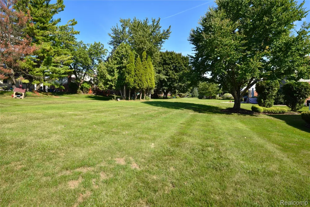 1325 Royal Crescent Street Rochester Hills City, MI 48306