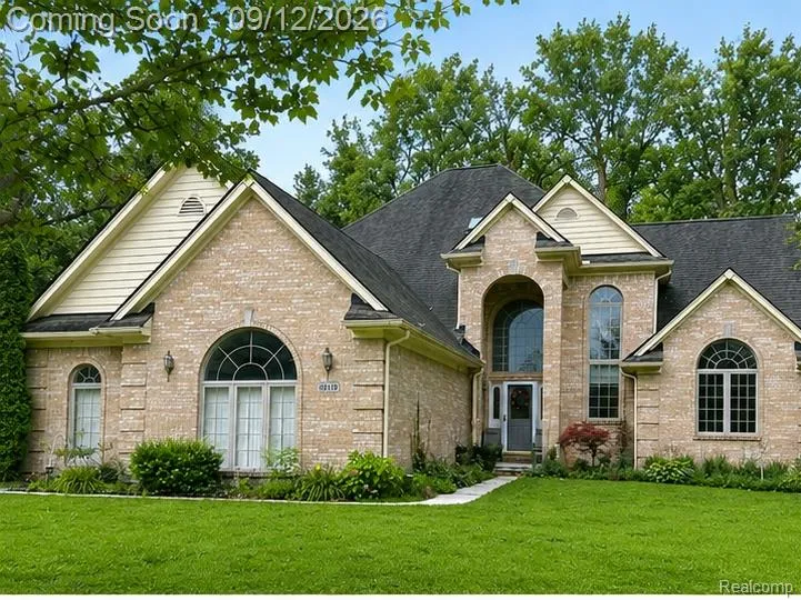 22119 Oakwood Drive Brownstown Charter Township, MI 48193