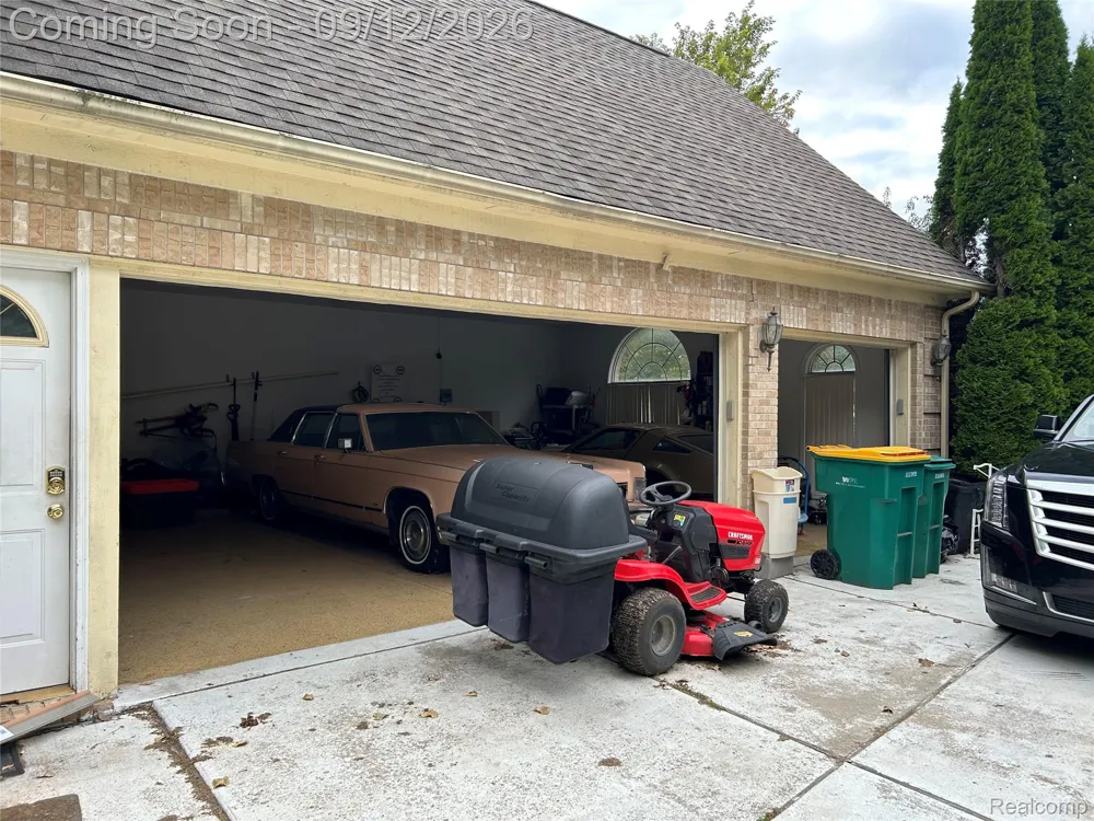 22119 Oakwood Drive Brownstown Charter Township, MI 48193