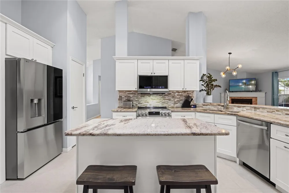 9211 MILL CIRCLE Tampa, FL 33647