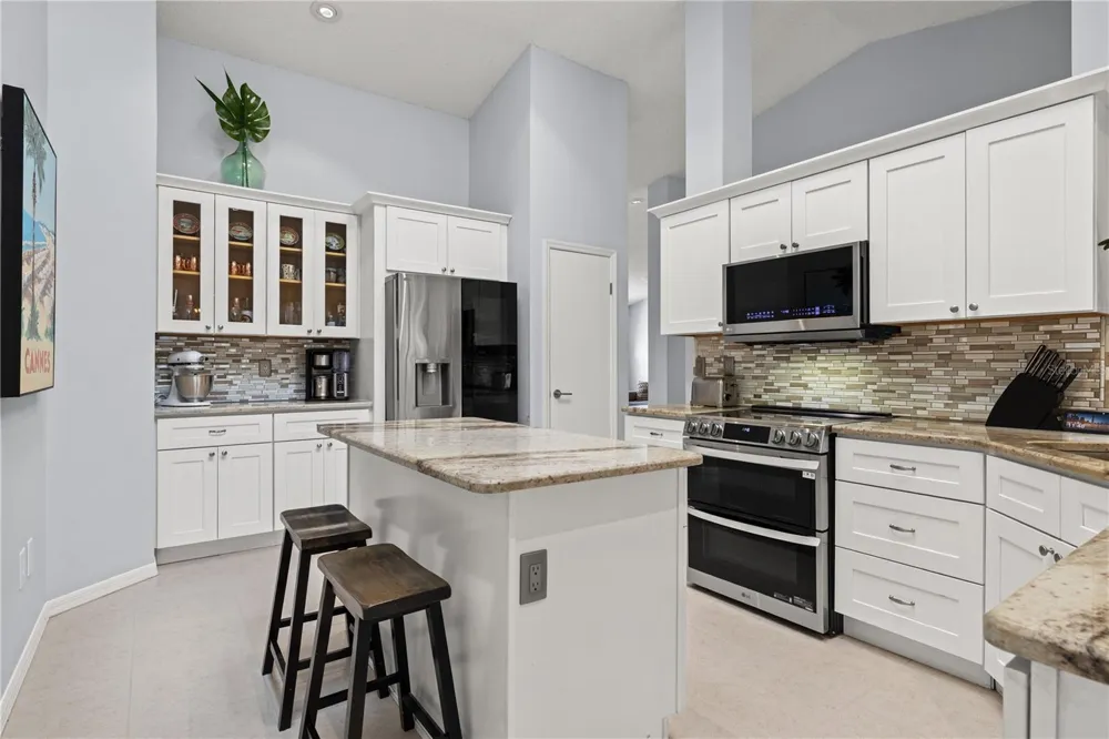 9211 MILL CIRCLE Tampa, FL 33647