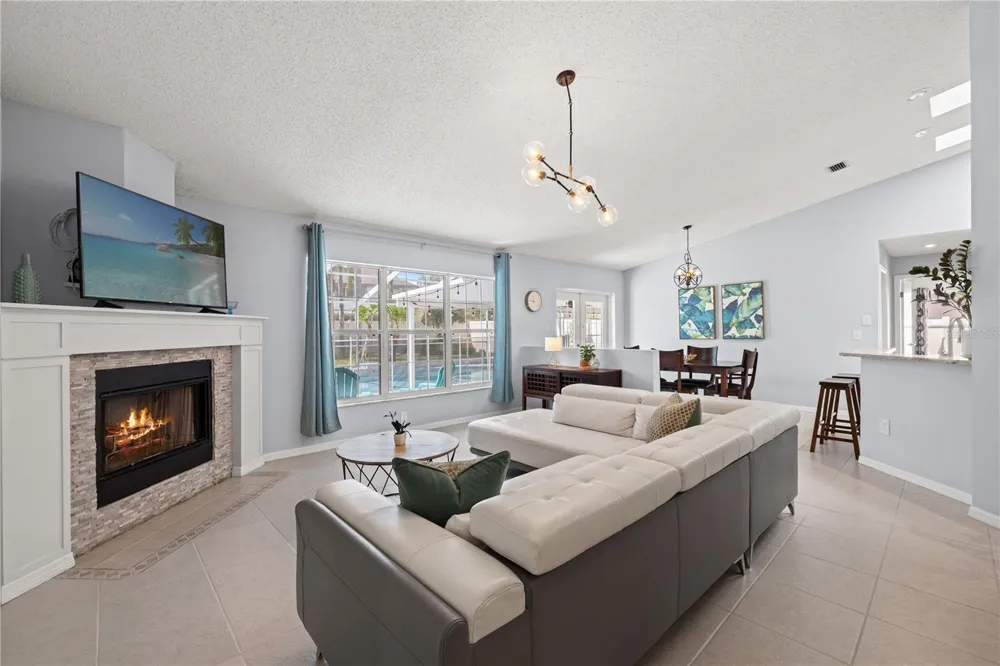 9211 MILL CIRCLE Tampa, FL 33647