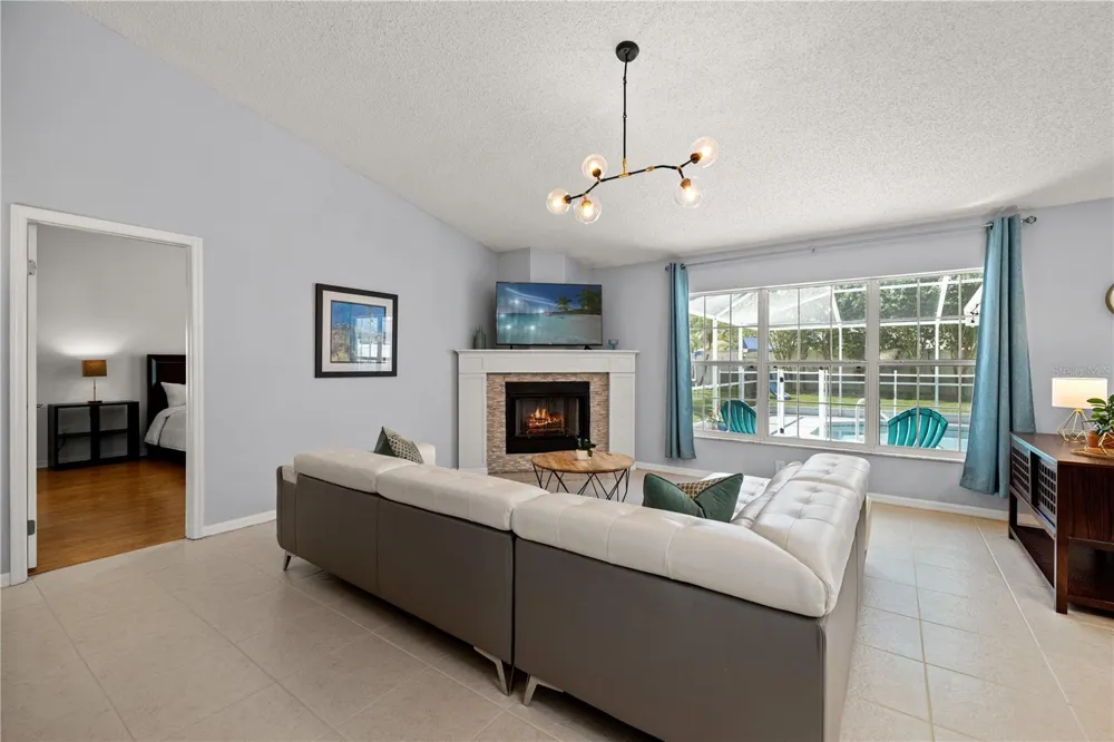 9211 MILL CIRCLE Tampa, FL 33647