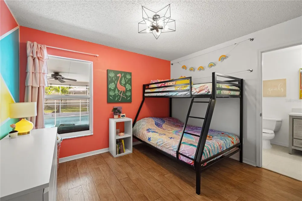 9211 MILL CIRCLE Tampa, FL 33647