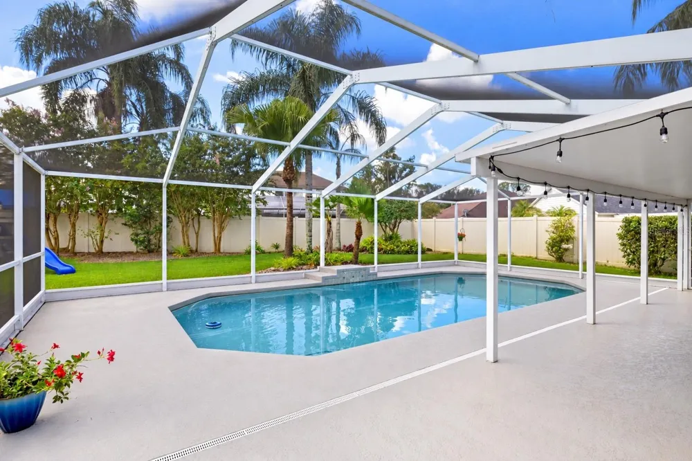 9211 MILL CIRCLE Tampa, FL 33647