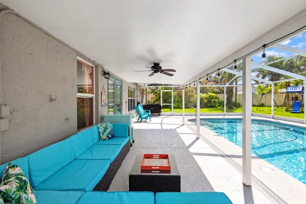 9211 MILL CIRCLE Tampa, FL 33647