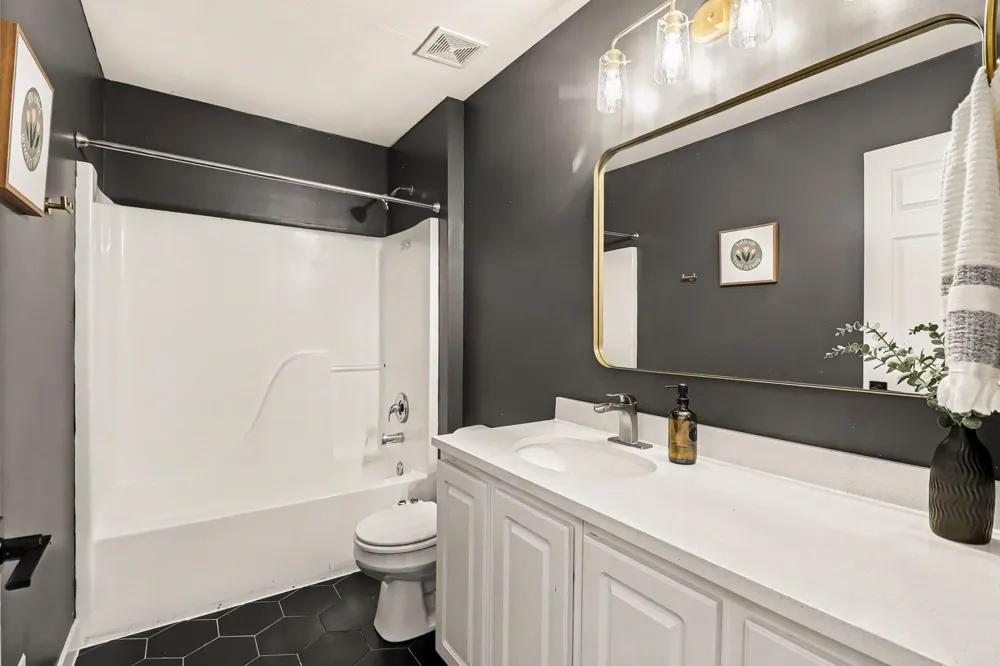 6463 Oakbrook Drive Ypsilanti, MI 48197