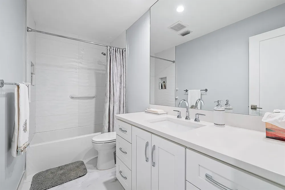 7 Grand Bay Circle Juno Beach, FL 33408