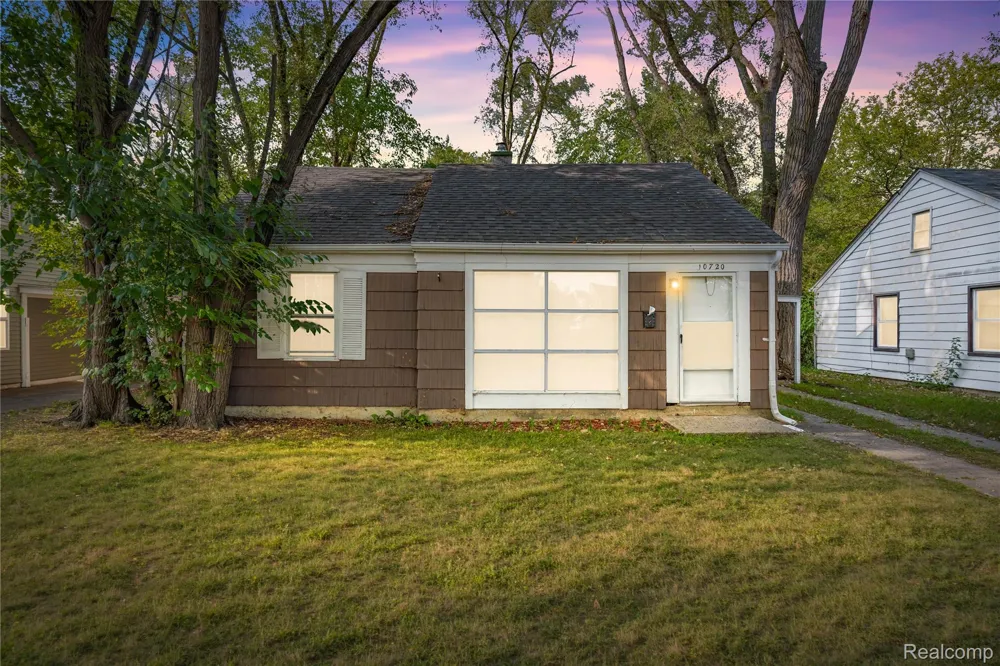 10720 Albany Street Oak Park City, MI 48237