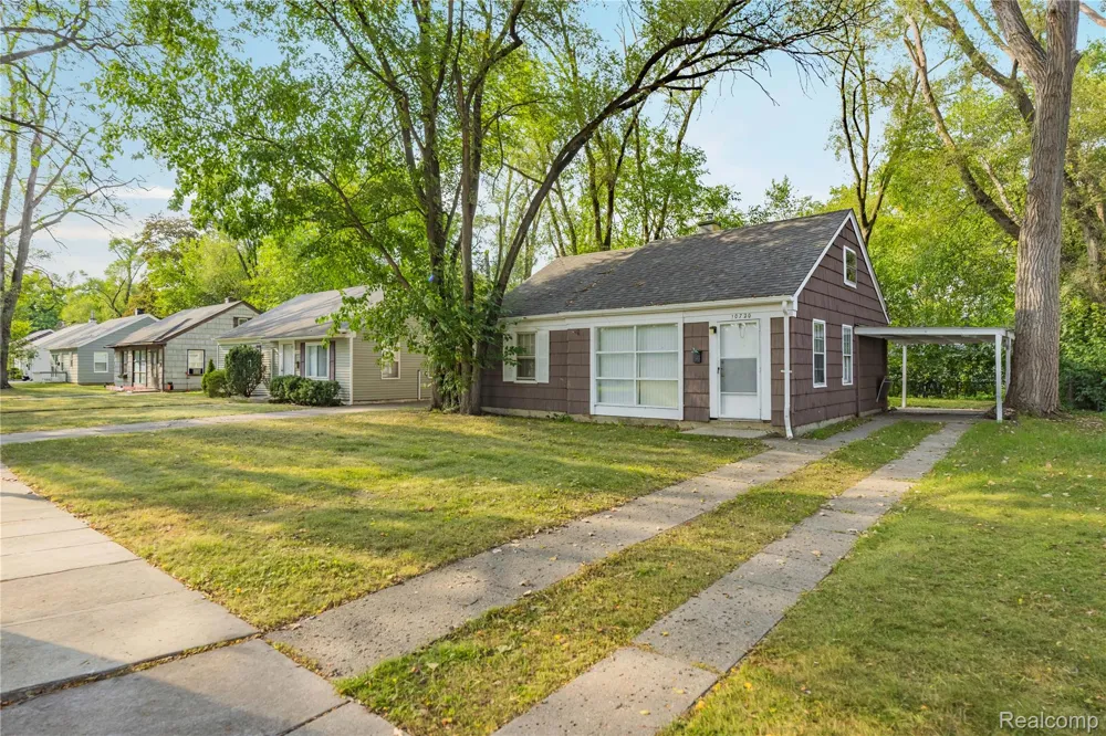 10720 Albany Street Oak Park City, MI 48237