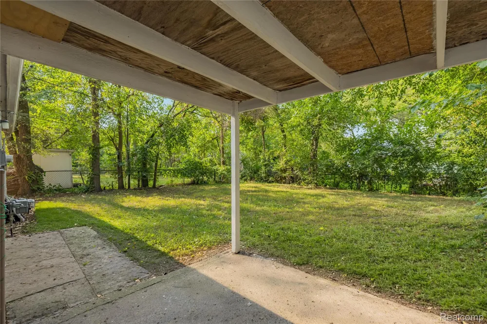 10720 Albany Street Oak Park City, MI 48237