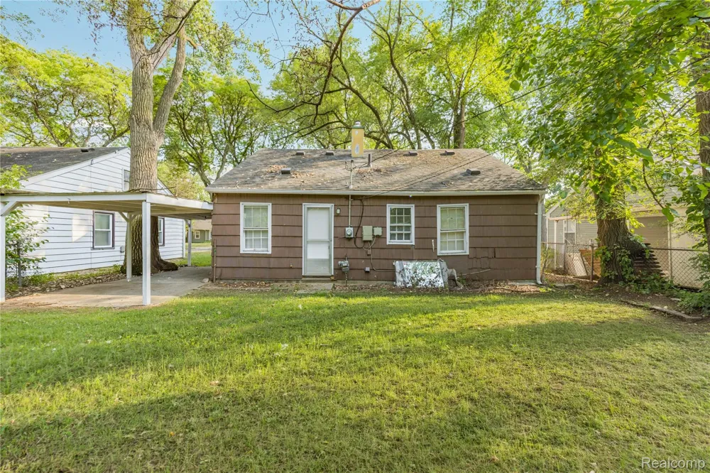 10720 Albany Street Oak Park City, MI 48237