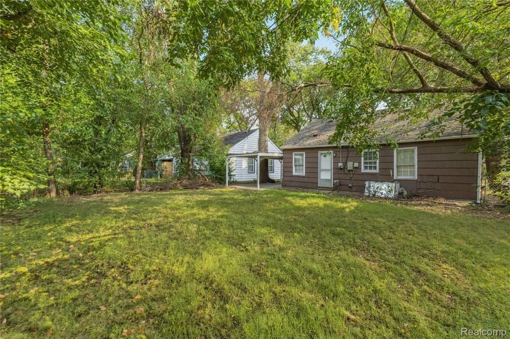 10720 Albany Street Oak Park City, MI 48237