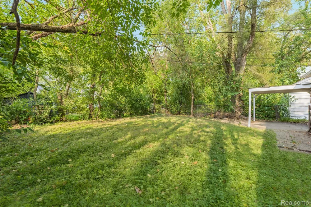10720 Albany Street Oak Park City, MI 48237