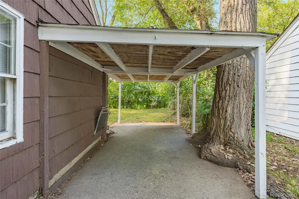10720 Albany Street Oak Park City, MI 48237