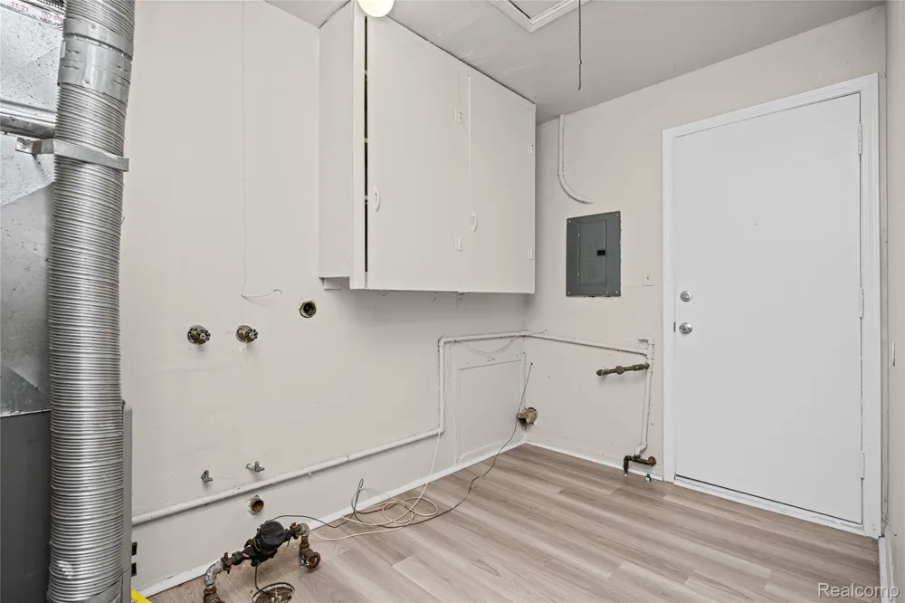 10720 Albany Street Oak Park City, MI 48237