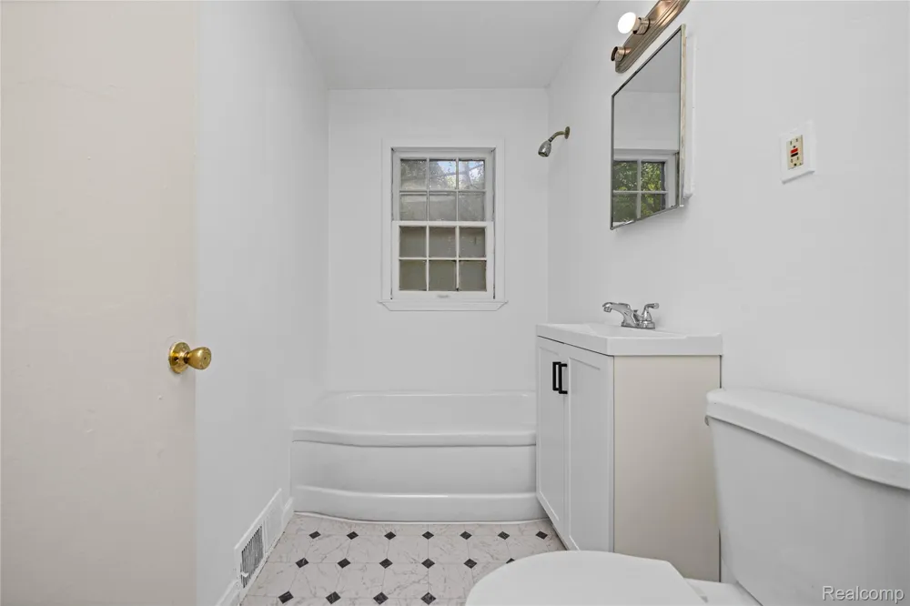 10720 Albany Street Oak Park City, MI 48237