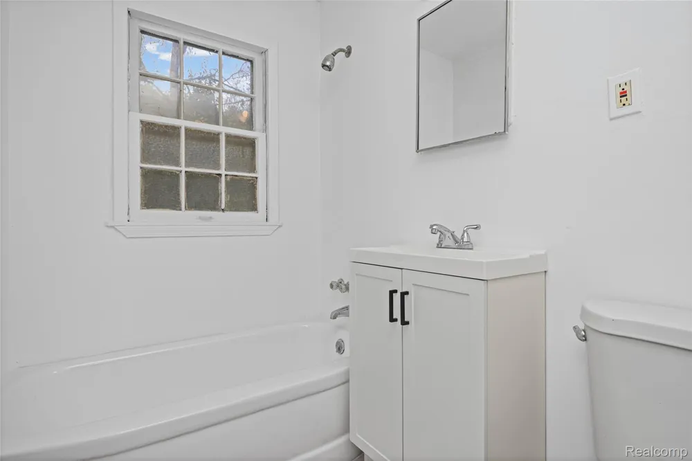 10720 Albany Street Oak Park City, MI 48237