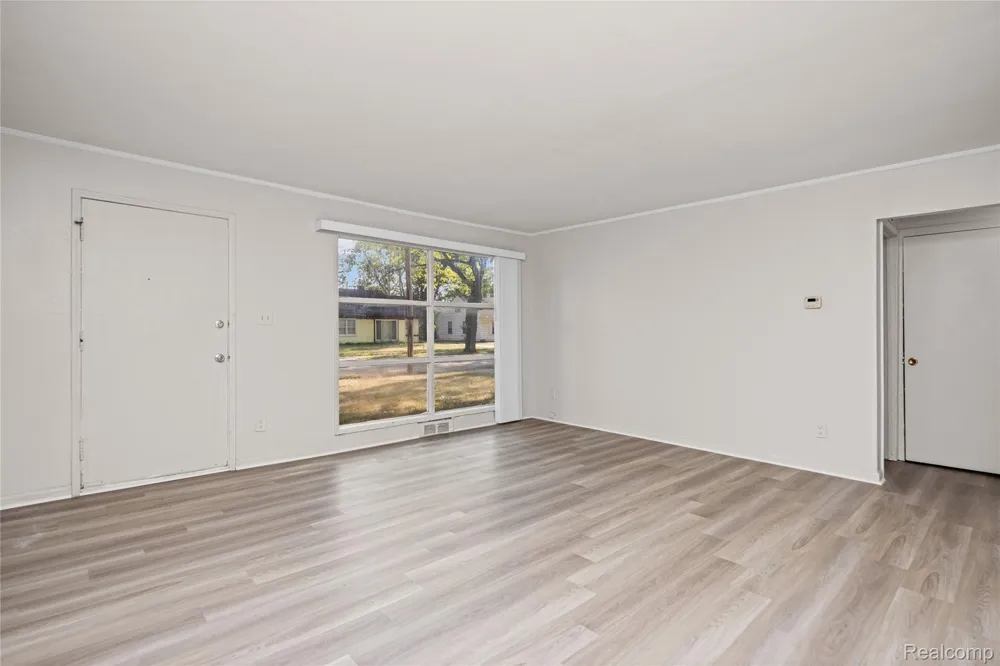 10720 Albany Street Oak Park City, MI 48237
