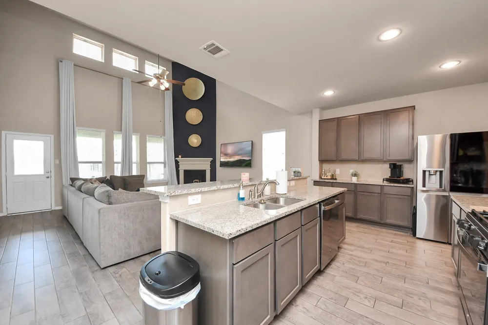 8402 Northern Pintail Drive Hockley, TX 77049