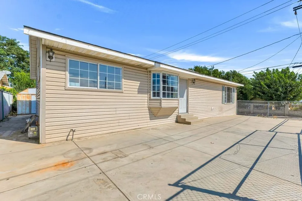 22319 Park Street Newhall, CA 91321
