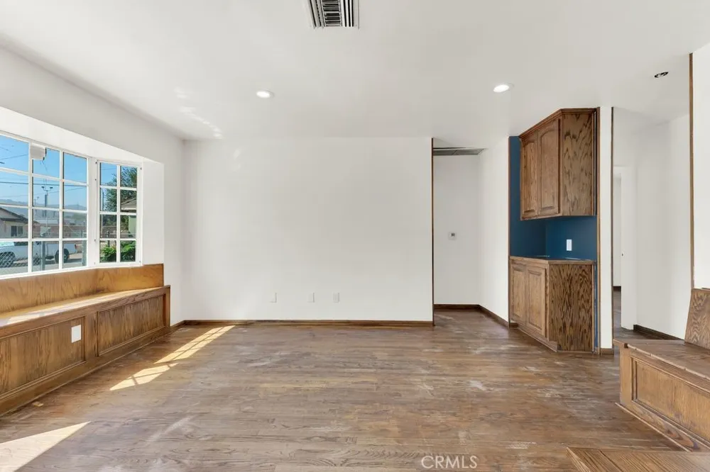 22319 Park Street Newhall, CA 91321