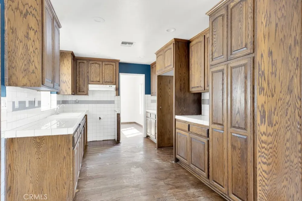 22319 Park Street Newhall, CA 91321