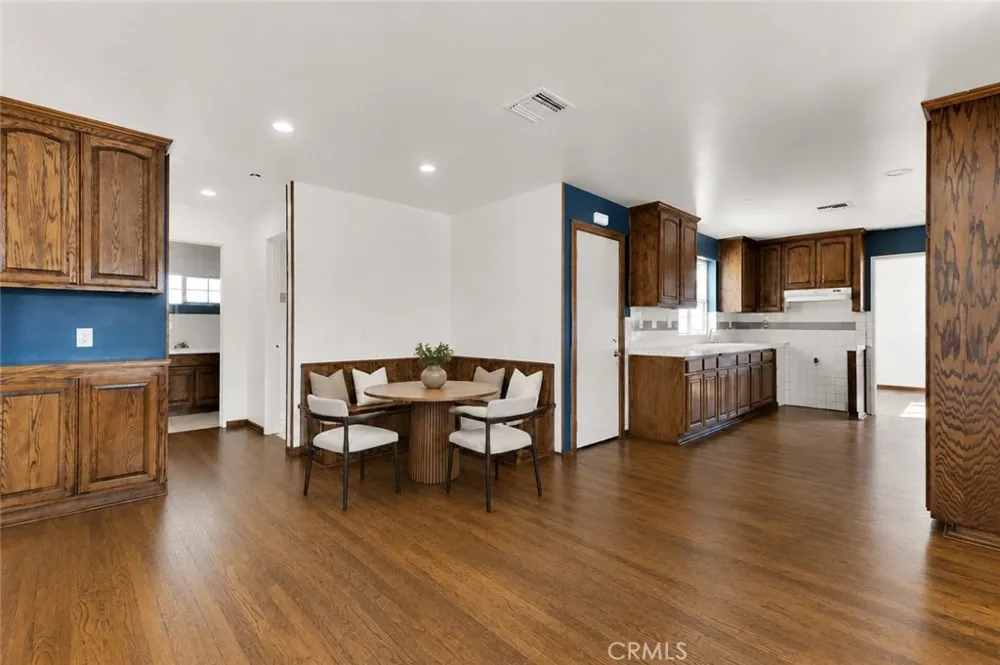 22319 Park Street Newhall, CA 91321